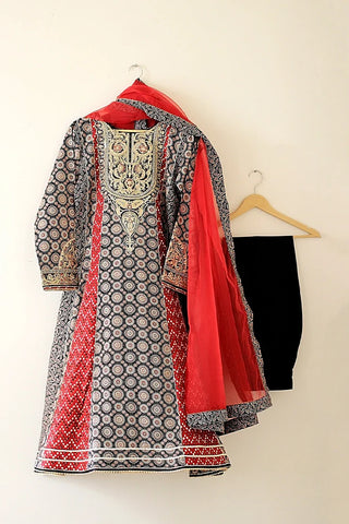 Picture of Kashish - Reaty to Wear 3 PC Lawn Suit - Black - 7076 - Available at Raja Sahib