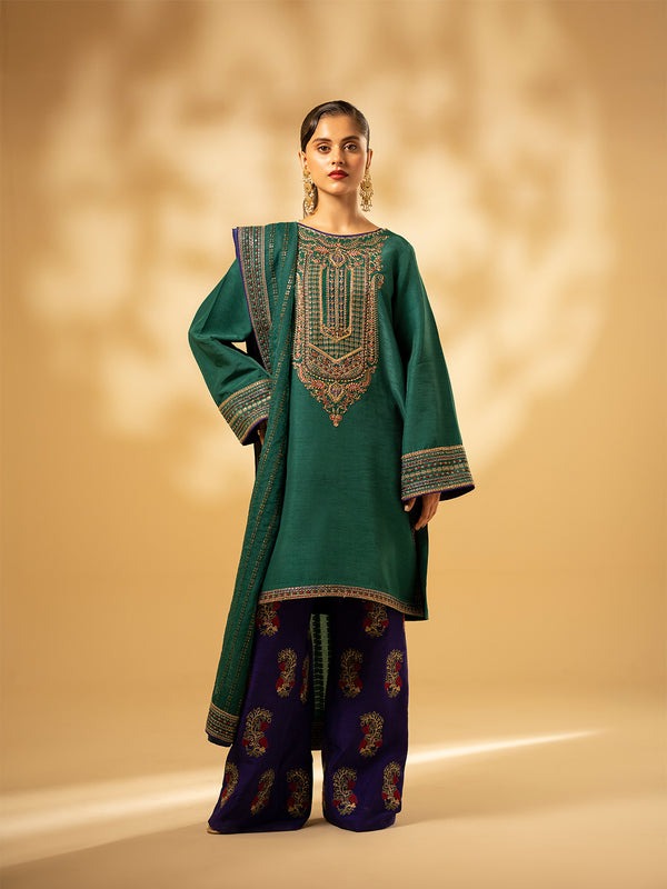 Picture of Fozia Khalid - Emerald Craftsmanship - Available at Raja Sahib