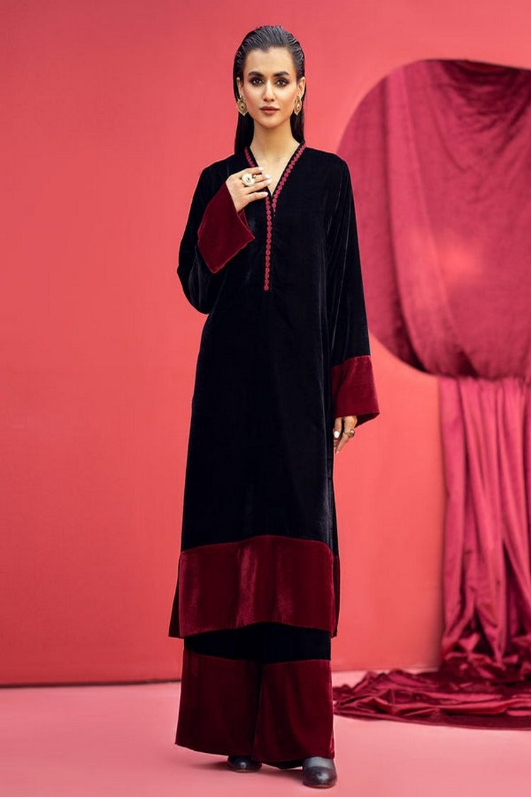 Picture of Fozia Khalid - Husan e Zauq Velvet Collection - Sofia - Available at Raja Sahib