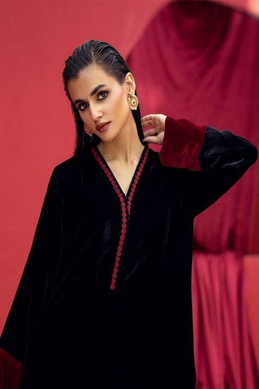 Picture of Fozia Khalid - Husan e Zauq Velvet Collection - Sofia - Available at Raja Sahib